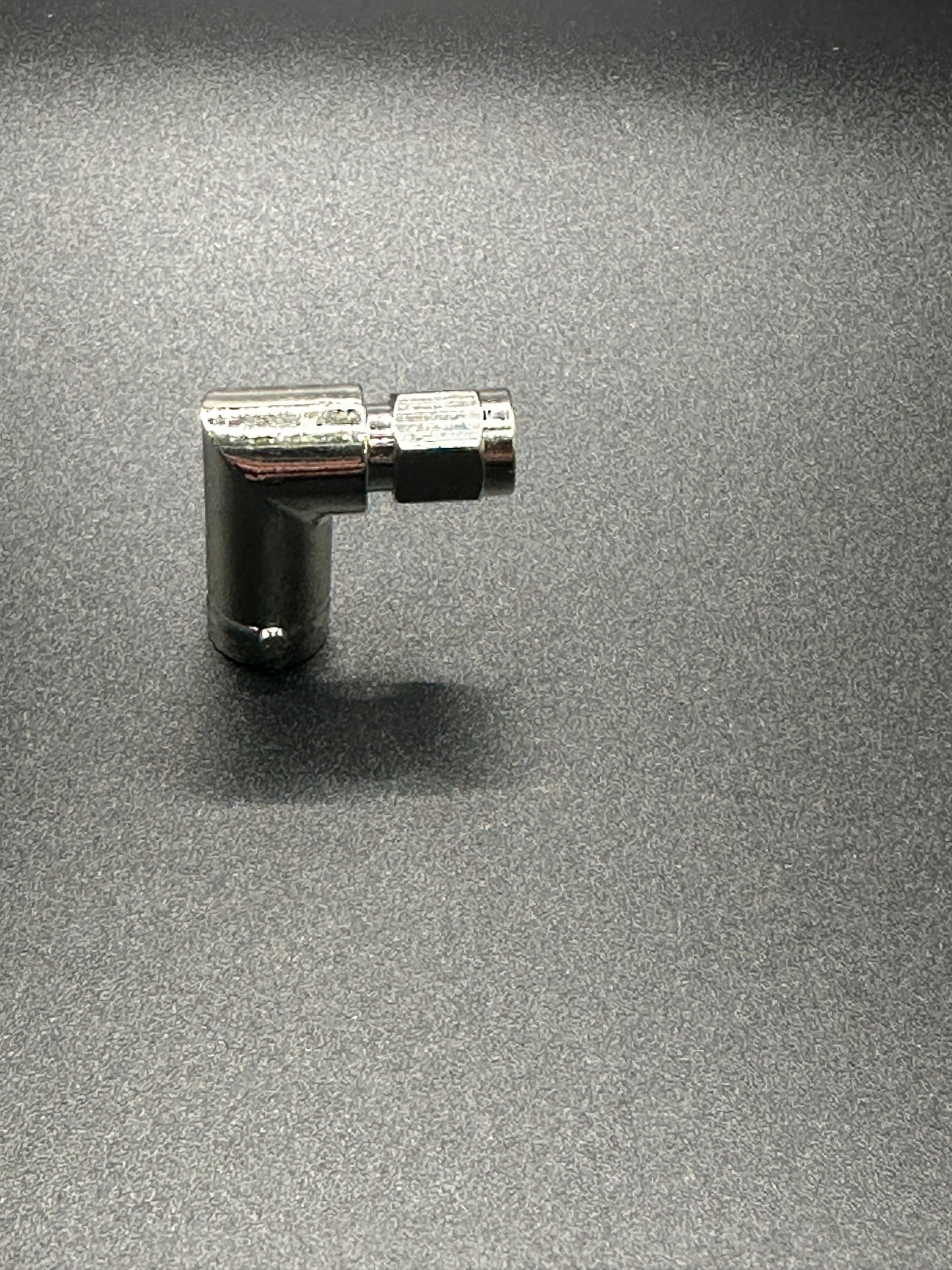 SMA MALE TO BNC FEMALE RIGHT ANGLE ADAPTER 40840