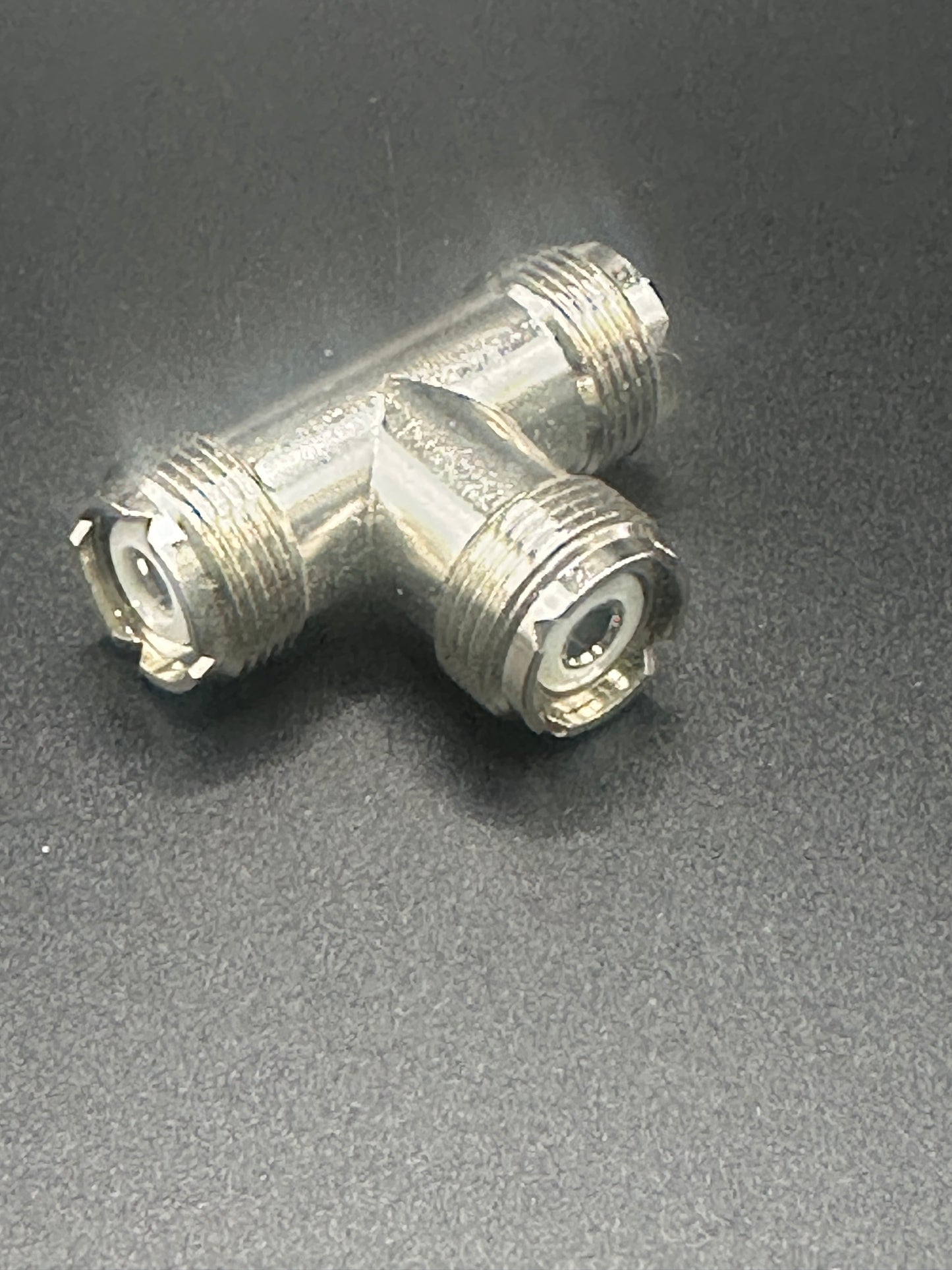 UHF T CONNECTOR 3 FEMALES 51358