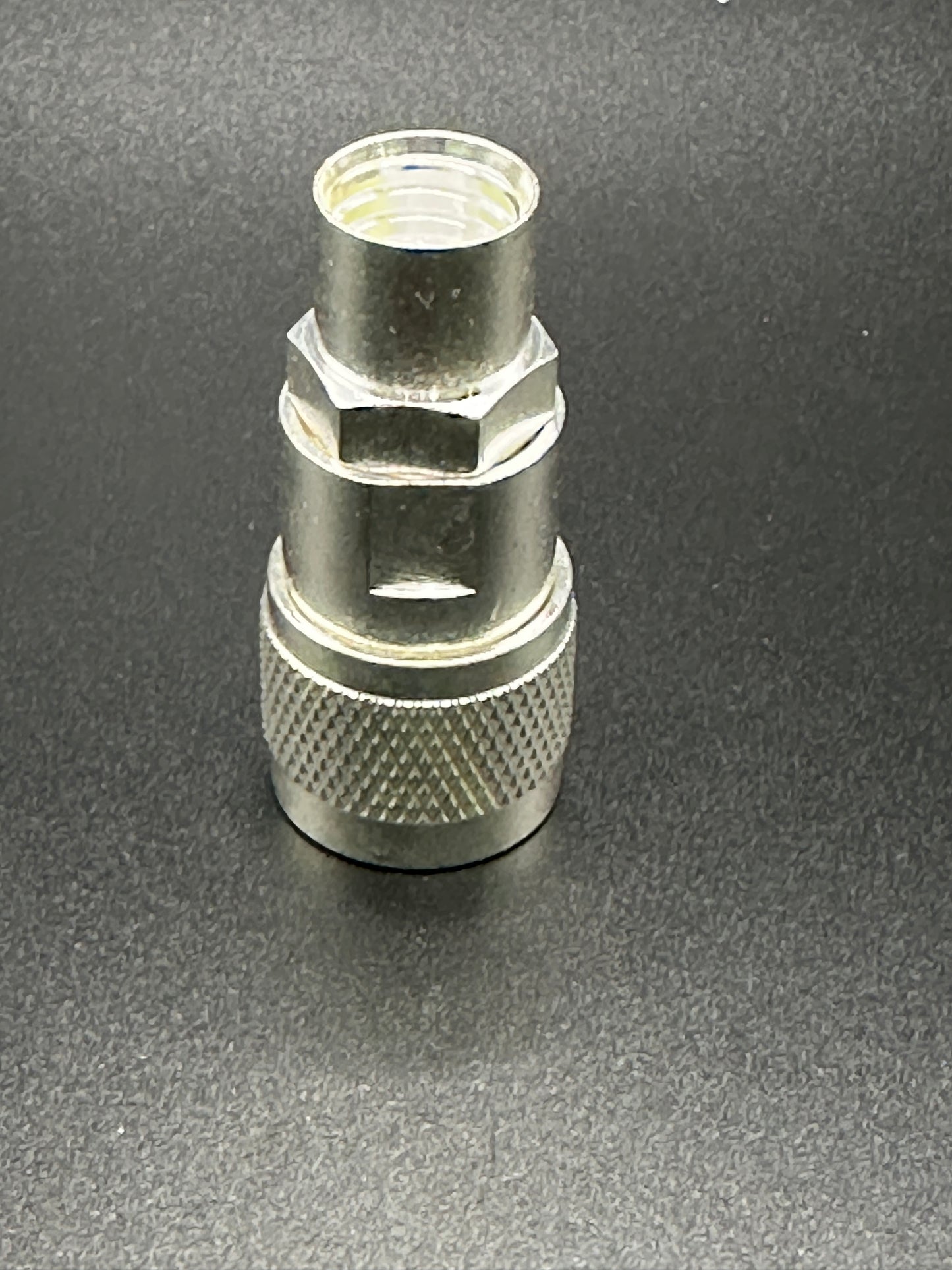 N MALE SILVER PLATED 2 PC WITH GOLD PIN FITS 9913,LMR400,RG213 & RG8 80003