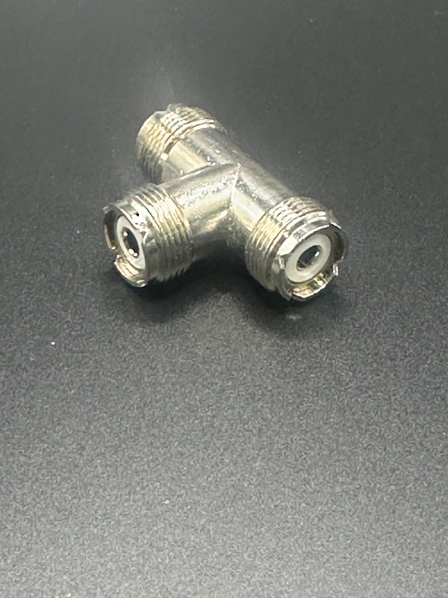 UHF T CONNECTOR 3 FEMALES 51358